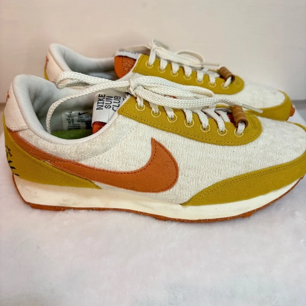 Women’s Nike Daybreak SE 'Sun Club - White Sand Gold'